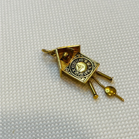 Vintage 10K Yellow Gold WL Cuckoo Clock Pendant/Charm - Picture 2 of 4